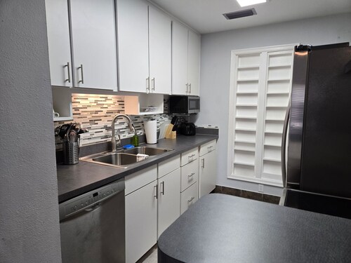 Oasis Paradise Retreat with POOL