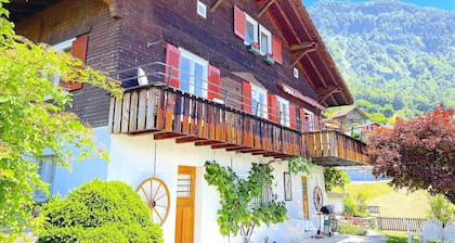 SwissHut Stunning Views Alps & Lake - Chalet Christina