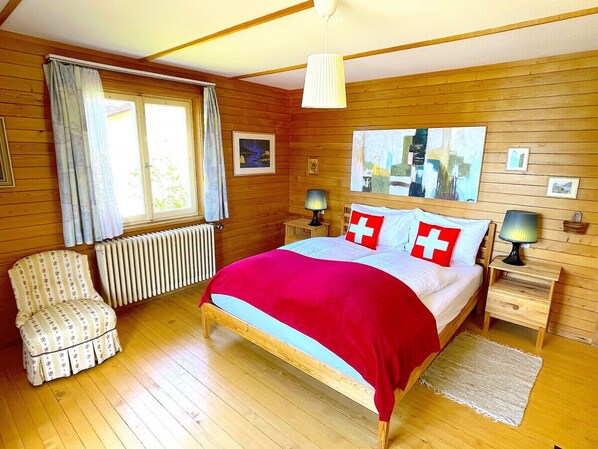 4 slaapkamers, een bureau, reisbedje, wifi