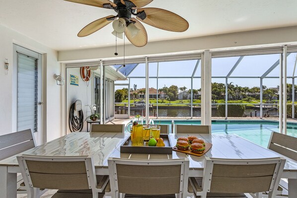 Outdoor dining