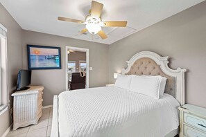 2 bedrooms, free WiFi, bed sheets - Coastal Canal Cottage - Waterfront, Dock, Pools (Port Isabel)