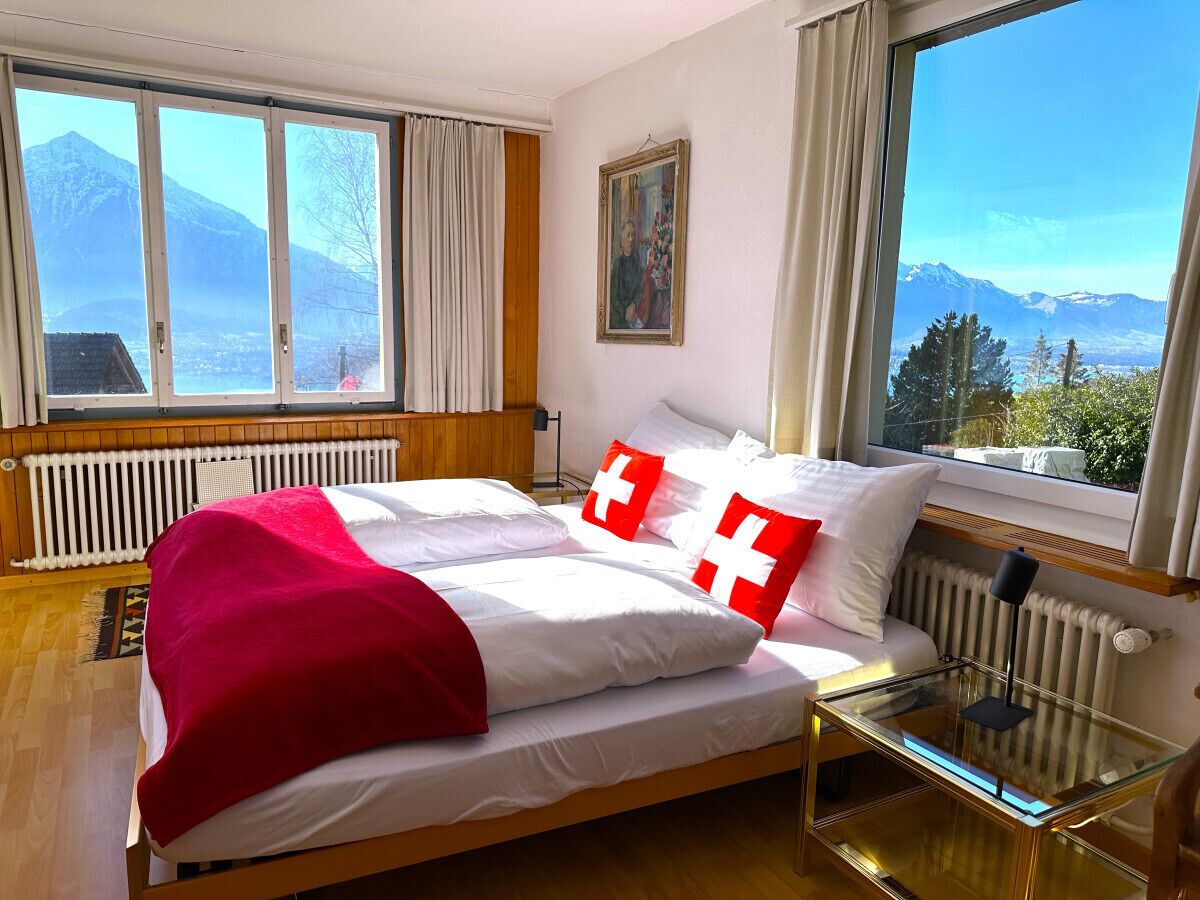 4 bedrooms, desk, travel crib, WiFi