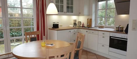 Kühlschrank, Ofen, Herdplatte, Geschirrspüler