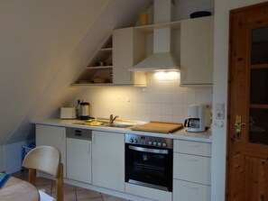 Refrigerador, horno, parrilla de estufa y lavavajillas 