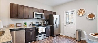 2 Master BRs / Wi-Fi / Selfie Wall / Western / W/D / 40 min from Nashville
