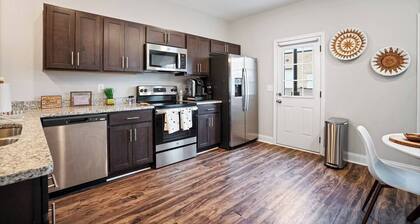 2 Master BRs / Wi-Fi / Selfie Wall / Western / W/D / 40 min from Nashville