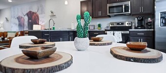 2 Master BRs / Wi-Fi / Selfie Wall / Western / W/D / 40 min from Nashville