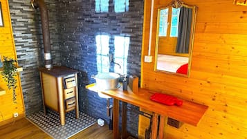 1 quarto, Wi-Fi de cortesia, roupa de cama