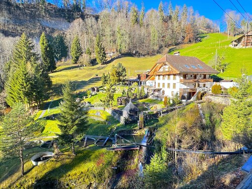 Concierge, Idyllic farm cabin by SwissHut