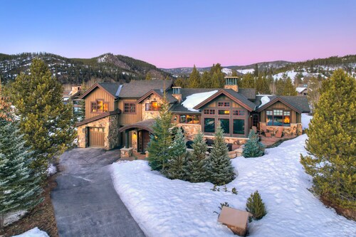 New! Long Ridge Lodge, Heavenly Views and Private Spa, Quiet Neighborhood.