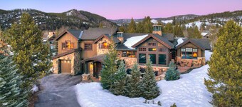 New! Long Ridge Lodge, Heavenly Views and Private Spa, Quiet Neighborhood.