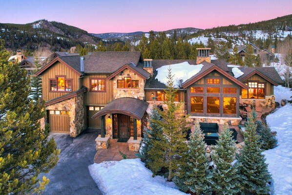 المنشأة من الخارج