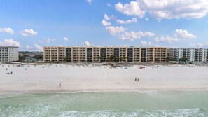 Am Strand, Liegestühle, Strandtücher