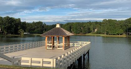 Serene 3br/2ba condo perfect for a family getaway in Greenwood with WiFi, AC