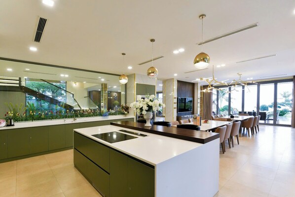 Villa, 6 Bedrooms, Private Pool, Beach View | Private kitchen