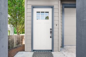 تفاصيل الفندق من الخارج