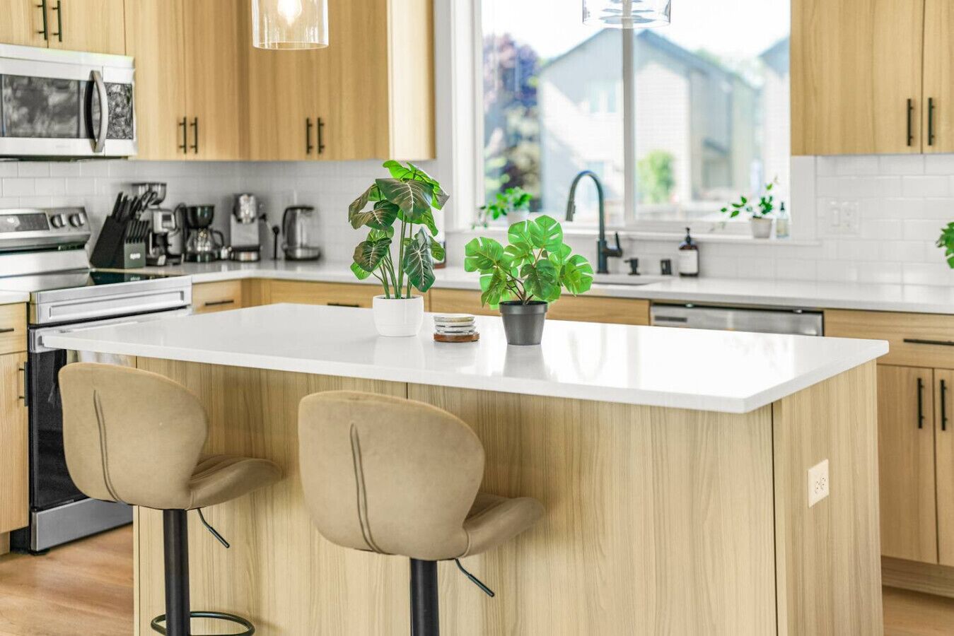 雪櫃、微波爐、焗爐、爐具