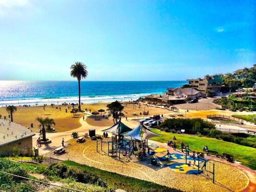 Walk to the beach! The Moonlight Beach Bungalow