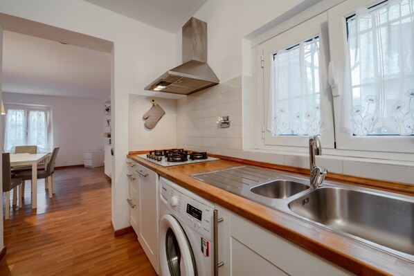 Fridge, oven, stovetop, toaster