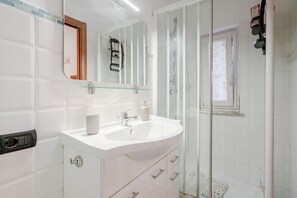 Shower, hair dryer, bidet, towels - GuestHost - La Casetta del Golfo - La Spezia (La Spezia)