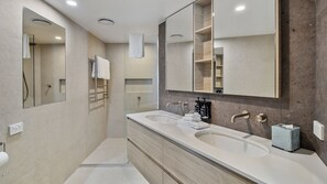 Shower, jetted bath, towels