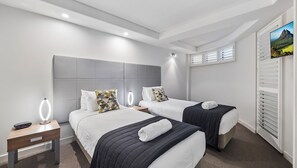 2 habitaciones, tabla de planchar con plancha, internet y ropa de cama 