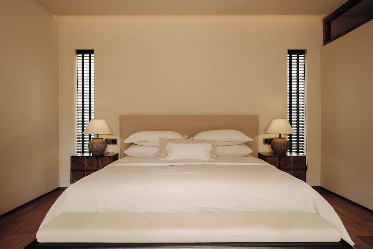 1 bedroom, down duvets, blackout curtains, soundproofing