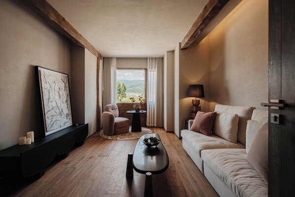 Svit Panoramic - utsikt mot bergen | Vardagsrum