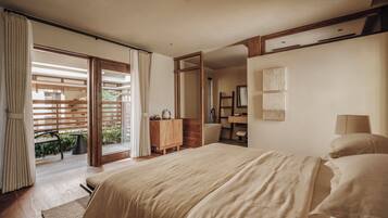 Superior Double Room, Lanai, Courtyard View