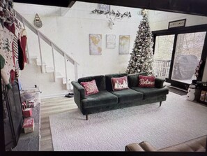 Interior - LAKEFRONT Cozy Cabin With Dock & Amazing view in The Poconos (Lake Ariel)