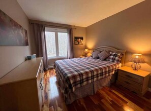 2 bedrooms, iron/ironing board, bed sheets
