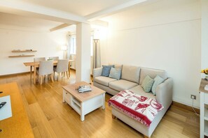 TV - Bright 2-Bed Flat Near St Paul’s (Greater London)