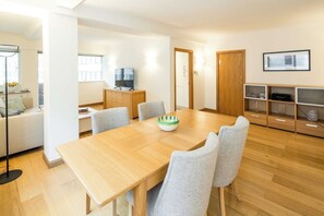 Dining - Bright 2-Bed Flat Near St Paul’s (Greater London)