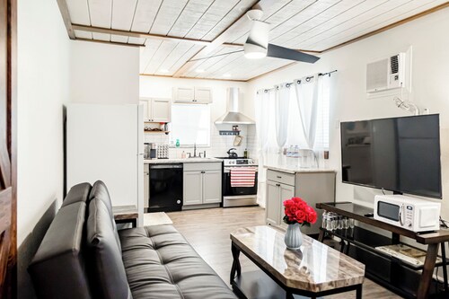Spa-Inspired Luxury Cottage, Heart of Redding & Near Bethel Church
