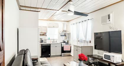 Spa-Inspired Luxury Cottage, Heart of Redding & Near Bethel Church