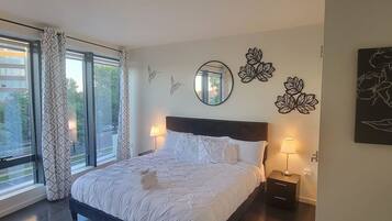 1 bedroom, desk, iron/ironing board, WiFi