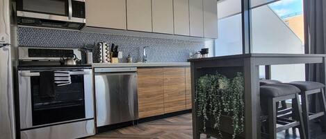 Fridge, microwave, oven, stovetop