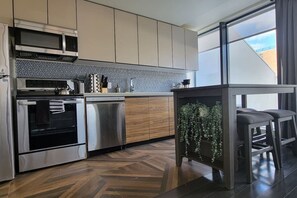 Fridge, microwave, oven, stovetop