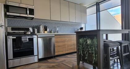 King Suite-private patio-close to NJPAC Prudential
