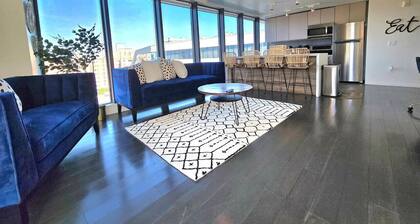 *NEW* 2bdr/2ba - Chic Modern Retreat w/ Hot Tub