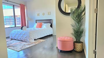 2 bedrooms, desk, iron/ironing board, free WiFi