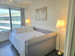 2 bedrooms, desk, iron/ironing board, free WiFi