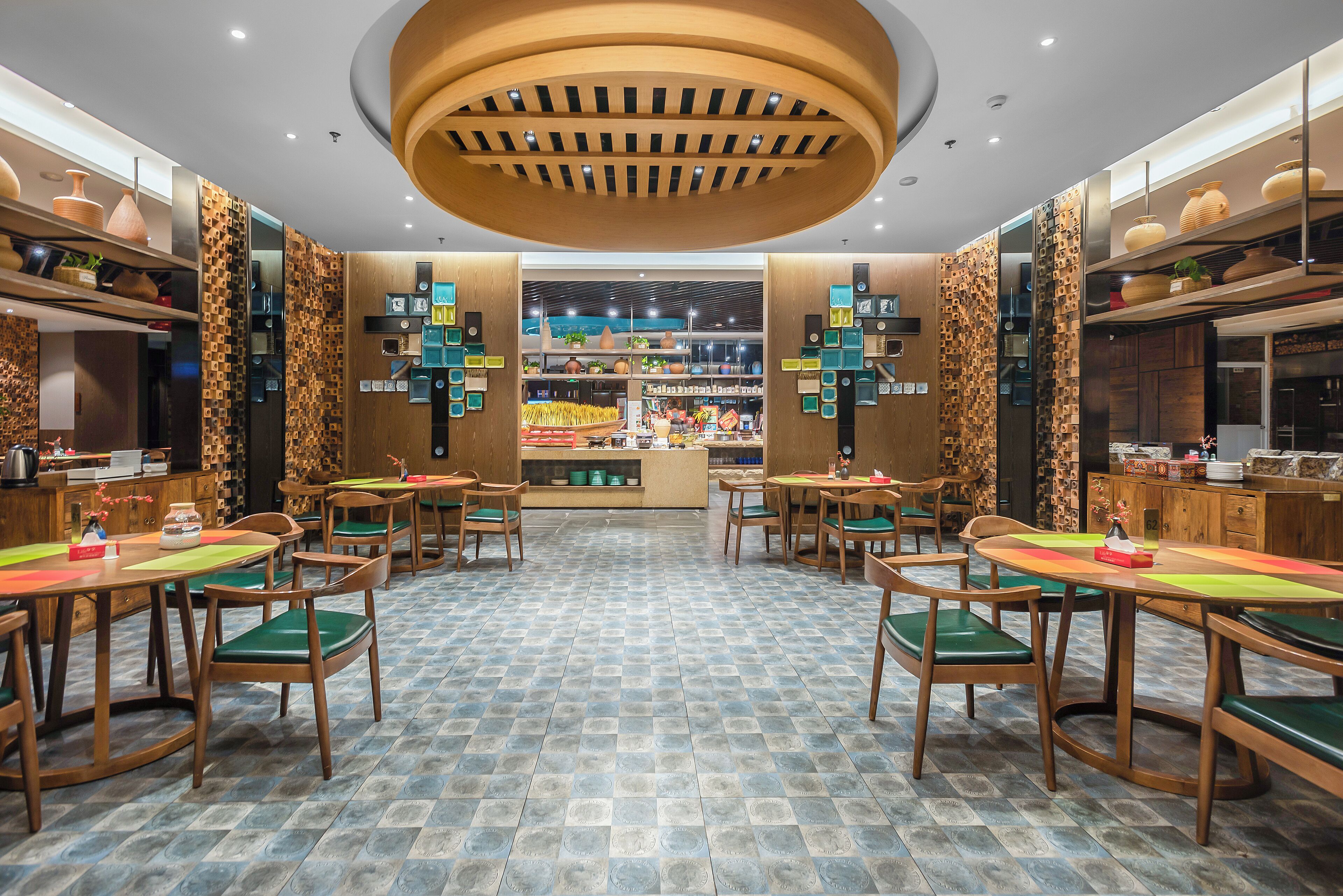 每日供應自助早餐 (每人 CNY40)