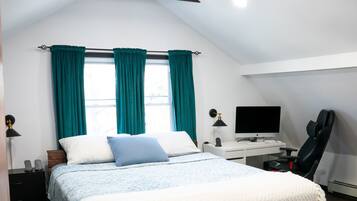 3 bedrooms, desk, iron/ironing board, travel crib