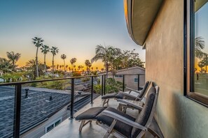 Terrace/patio - New! Modern Studio w/ Ocean Views- Walk to Beach! (San Diego)