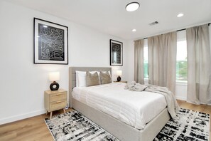 3 bedrooms, desk, iron/ironing board, free WiFi