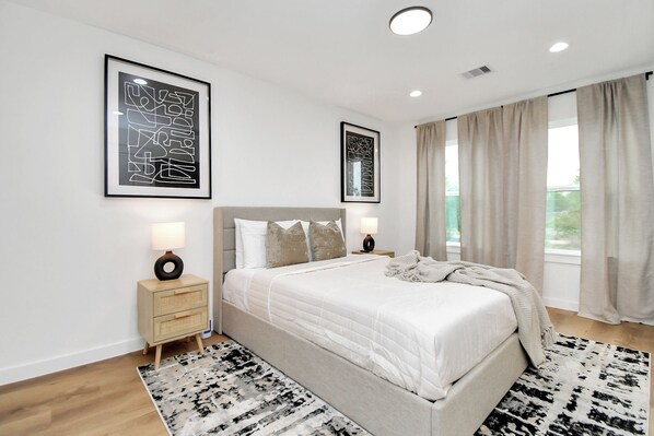 3 bedrooms, desk, iron/ironing board, free WiFi