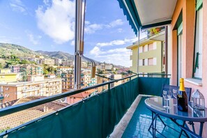 Unclassified image, 4 of 19, button