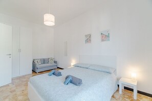 2 bedrooms, iron/ironing board, WiFi, bed sheets - GuestHost - In Rapallo, a cozy 43 sqm apartment for 3 guests, located on the second floor with an elevator (accessible via steps). Featuring a balcony and reserved parking, a real plus in the city. Rapallo, the heart of the Ligurian Riviera, offers sea,  (Rapallo)