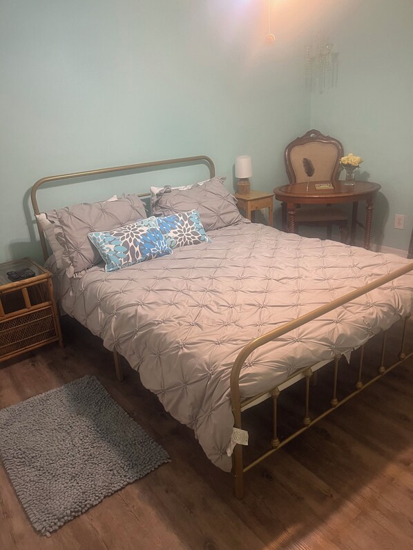 2 bedrooms, desk, iron/ironing board, free WiFi